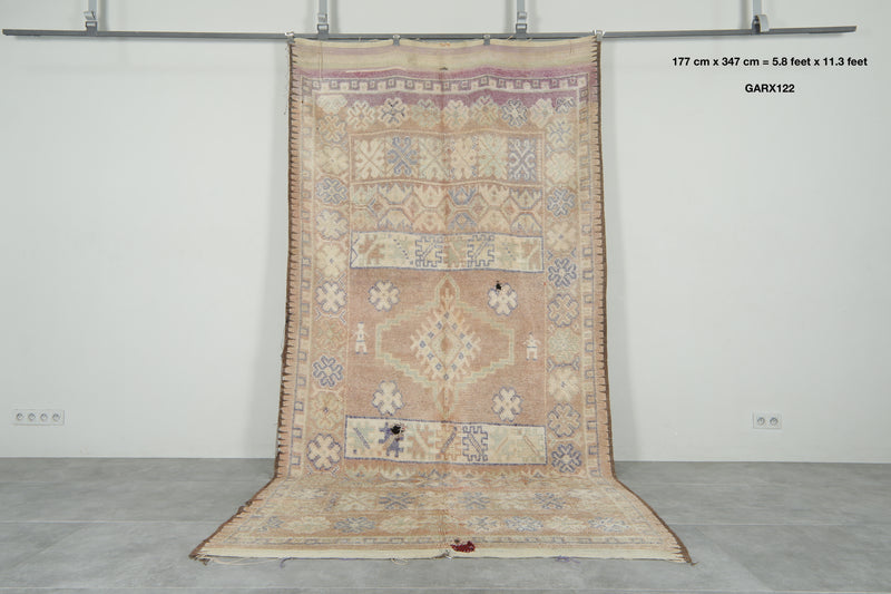 Geometric Moroccan rug 5.8 feet x 11.3 feet - Handmade