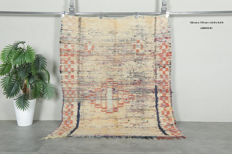 Traditional beige Moroccan rug - 4.3 ft x 5.5 ft