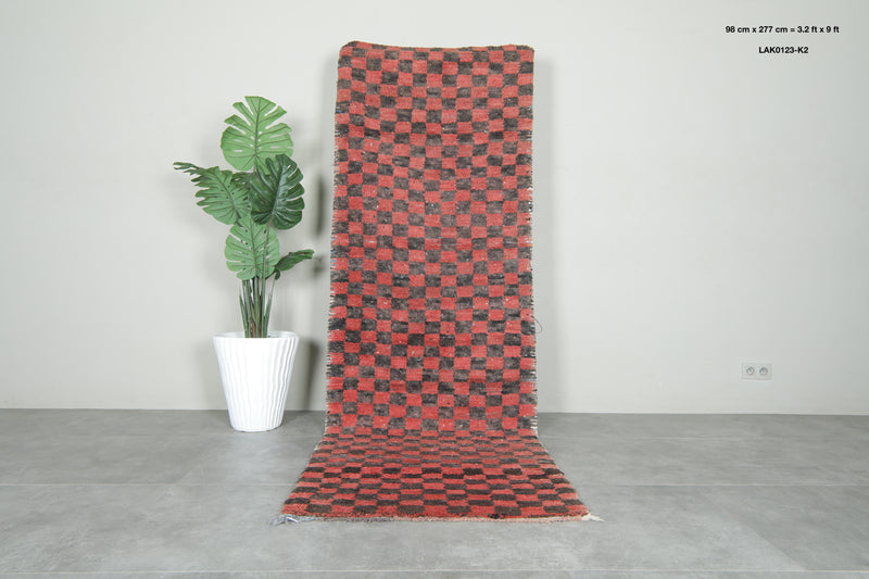 Runner Moroccan rug with checkered design - 3.2 ft x 9 ft