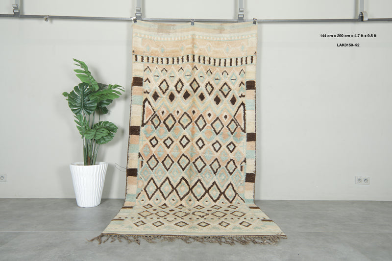 Geometric Moroccan handwoven wool rug - 4.7 ft x 9.5 ft