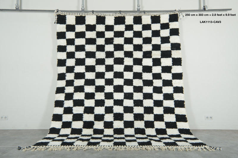 Black and whit checkered moroccan rug 2.8 ft x 9.9 ft - Handmade
