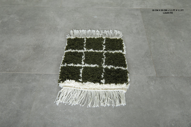 Small deep green & white checkered Moroccan rug - 1.1 FT X 1.1 FT