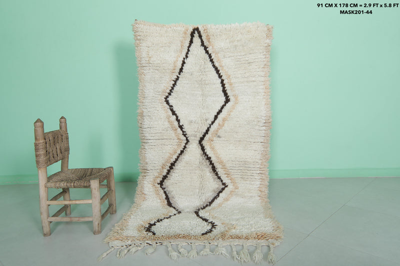 Handwoven Moroccan Berber Rug – 2.9 x 5.8 Feet – Minimalist Geometric Design - Boucherouite Rugs