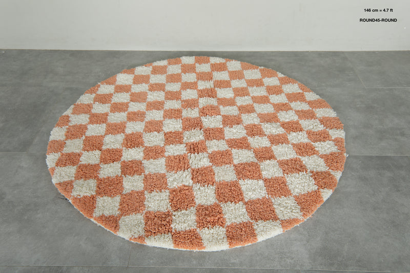 Checkered orange & white Moroccan round rug - 4.7 ft