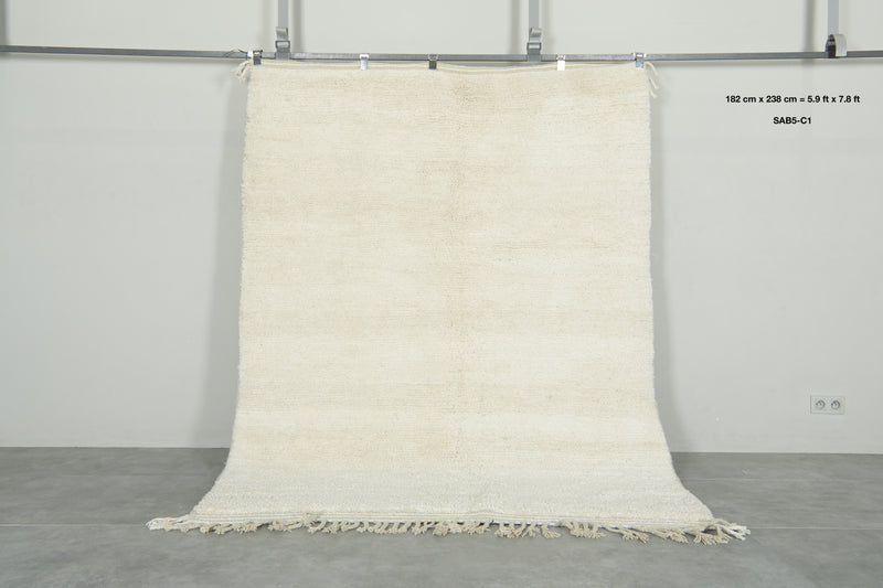 White Moroccan wool rug - Minimalist handwoven - 5.9 ft x 7.8 ft