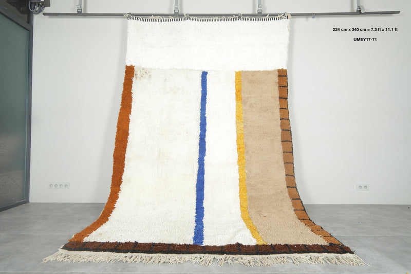 Moroccan wool rug - White base with earthy accents - 7.3 ft x 11.1 ft