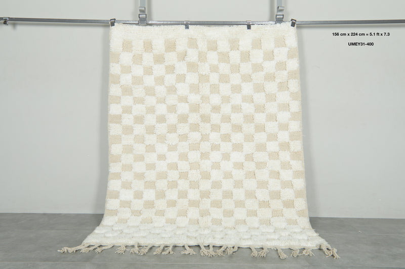 Handmade beige & white checkered Moroccan rug - 5.1 ft x 7.3 ft