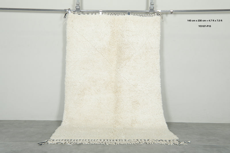 Moroccan beni ourain rug - Bold minimalism in Soft white wool - 4.7 ft x 7.5 ft