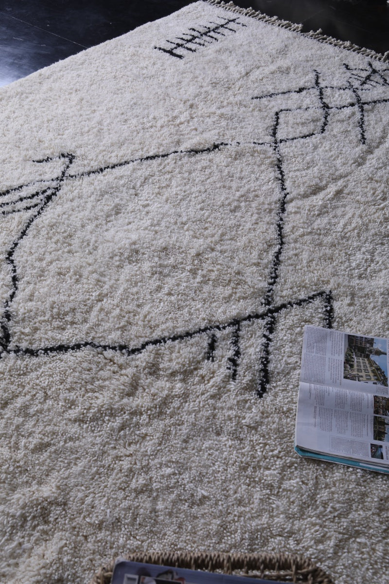 Handmade Moroccan beni ourain rug – White wool with black geometric symbols