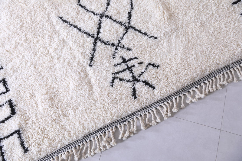 Handmade Moroccan beni ourain rug – White wool with black geometric symbols
