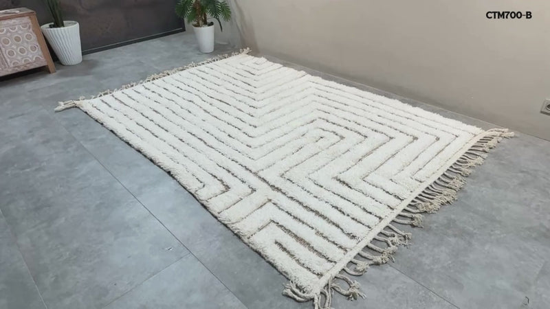Moroccan geometric maze in natural wool - Custom size
