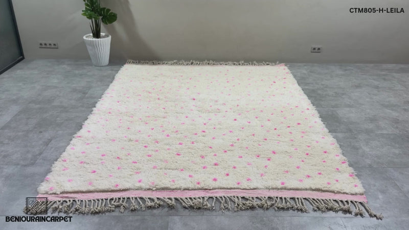 Handmade Moroccan rug – White wool with soft pink dots - Custom rug