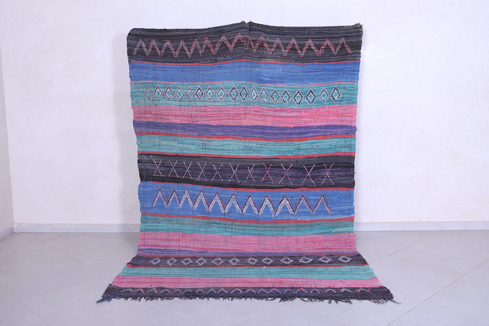 Colorful Flat woven Moroccan Kilim 5.9 X 8.8 Feet