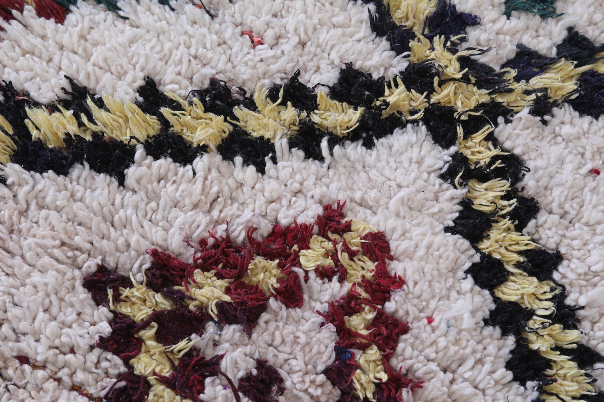 Vintage handmade moroccan berber runner rug 2.7 FT X 5.7 FT