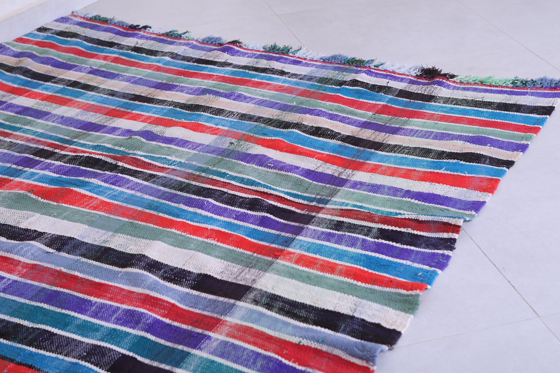 Vintage moroccan handwoven kilim rug 5.6 FT X 8.3 FT