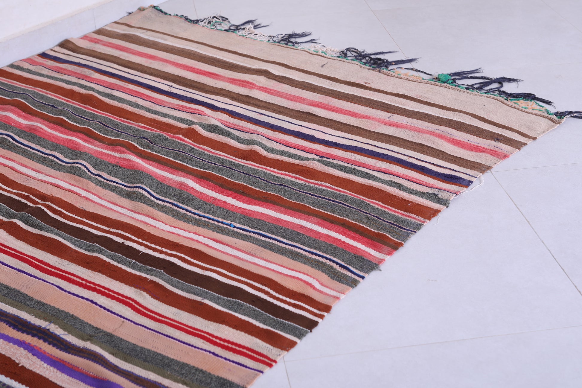 Vintage moroccan handwoven kilim rug 4.8 FT X 7.9 FT