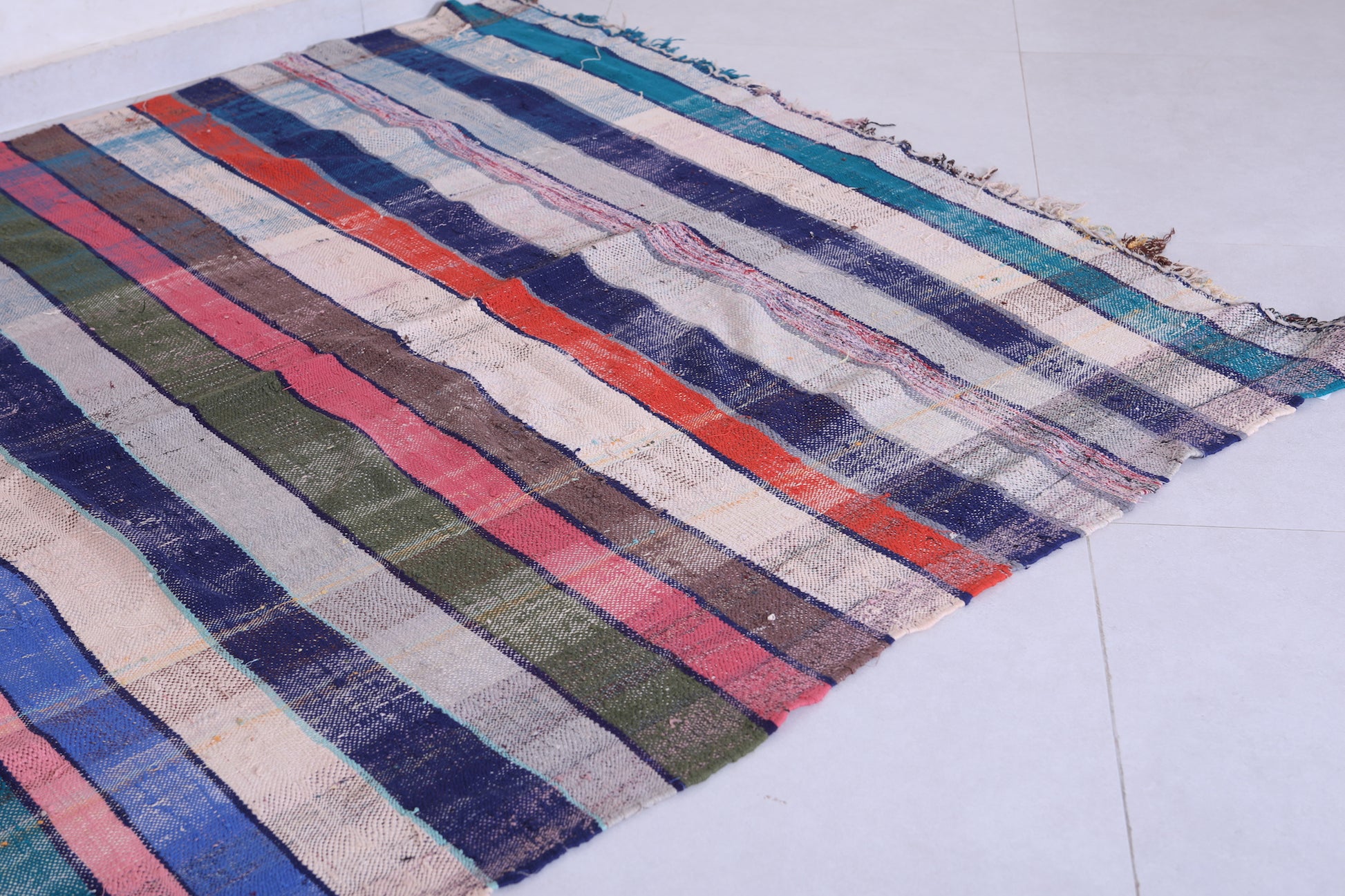 Colourful vintage moroccan handwoven kilim 5.1 FT X 7.8 FT