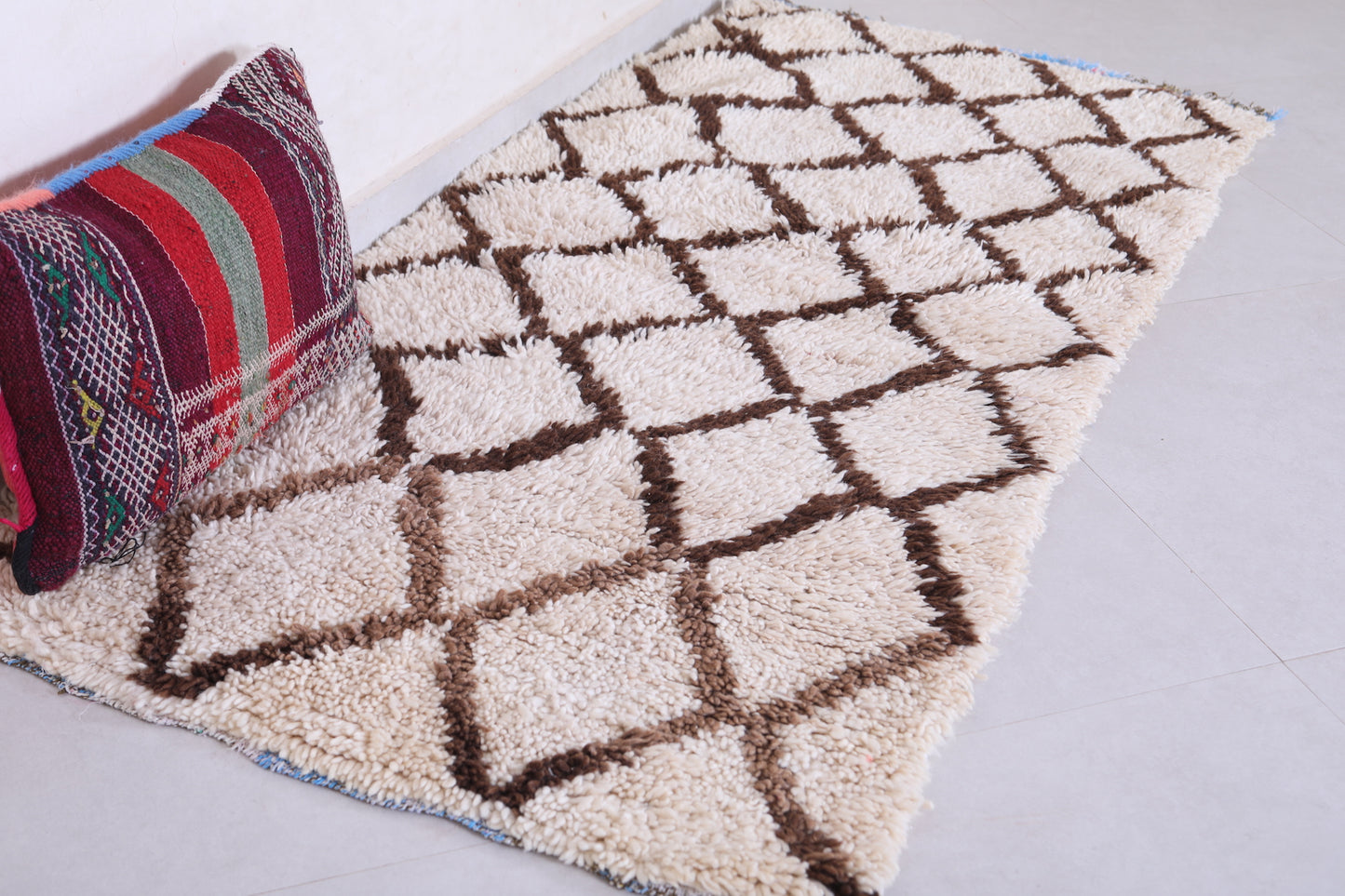 Vintage handmade moroccan berber runner rug 2.7 FT X 5.9 FT