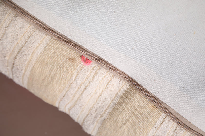 Two Ottoman pillows in beige kilim - Moroccan kilim pouf