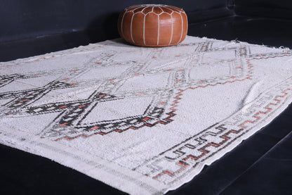 Vintage berber rug 5.9 X 8.2 Feet