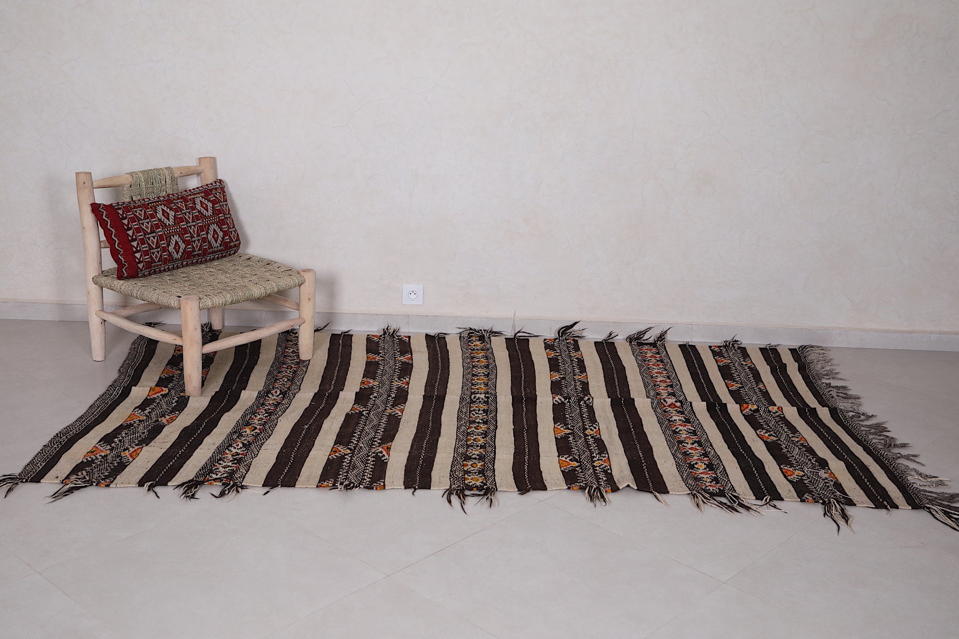 Handwoven kilim rug 4.5 ft x 8.5 ft