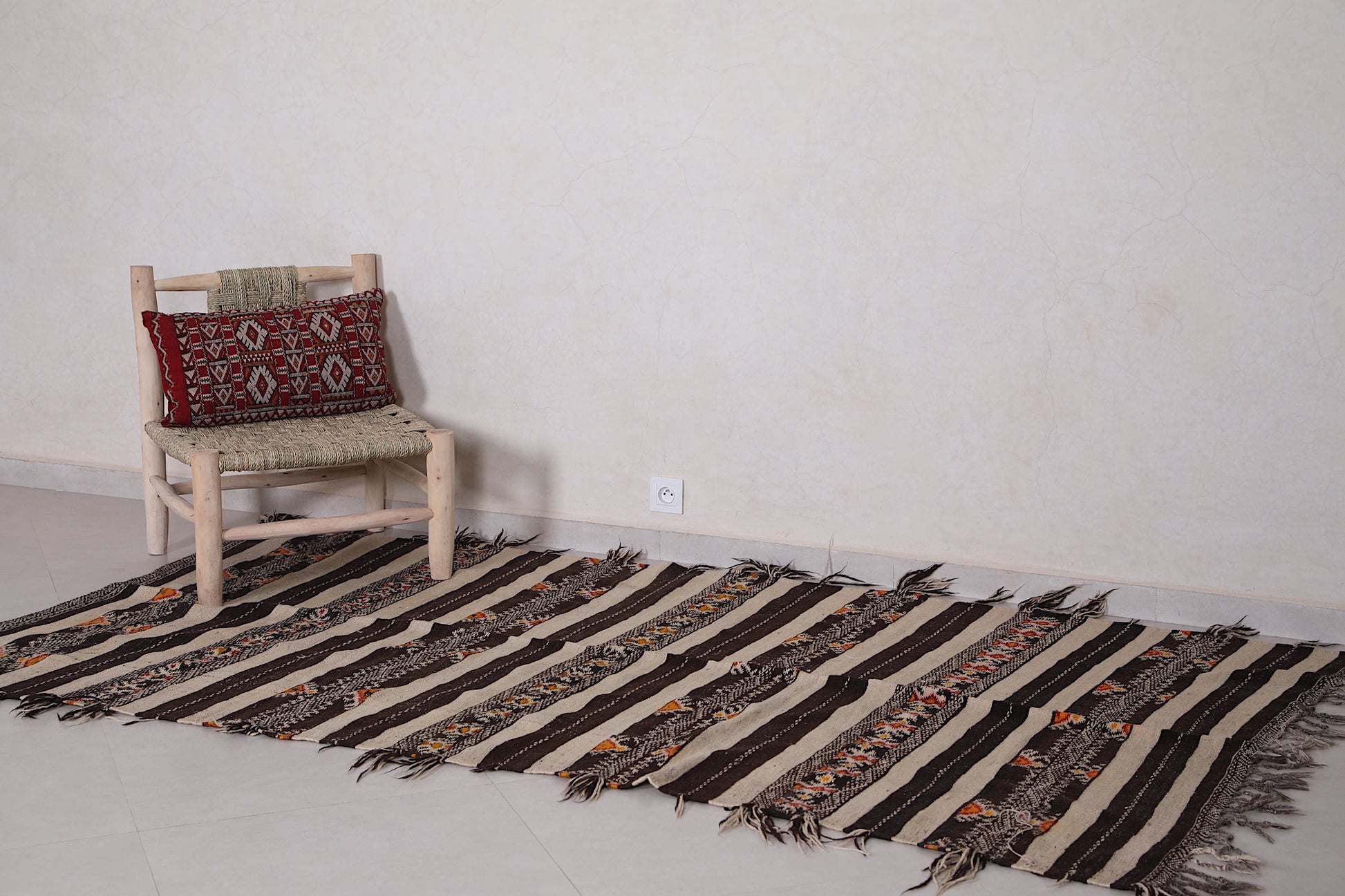 Handwoven kilim rug 4.5 ft x 8.5 ft