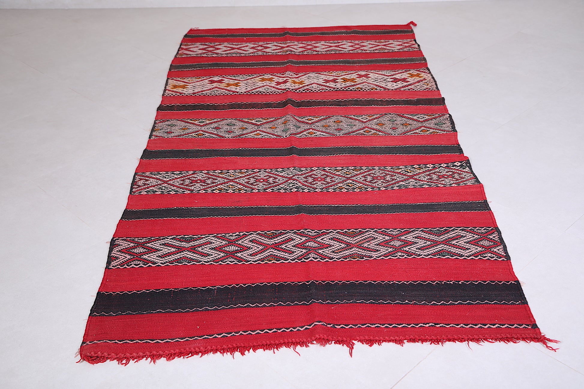 Handwoven Moroccan kilim rug 4.6 FT X 9.2 FT