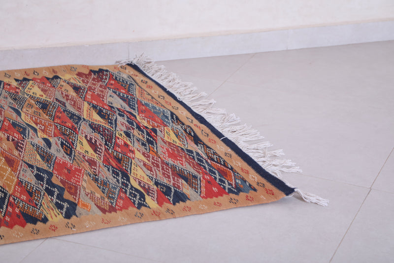 Moroccan handwoven kilim 3.5 FT X 5.8 FT