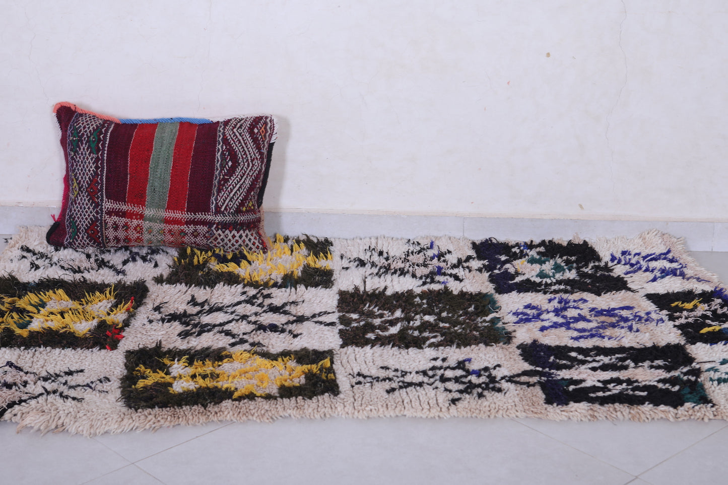 Vintage handmade moroccan berber runner rug  2.9 FT X 5.8 FT