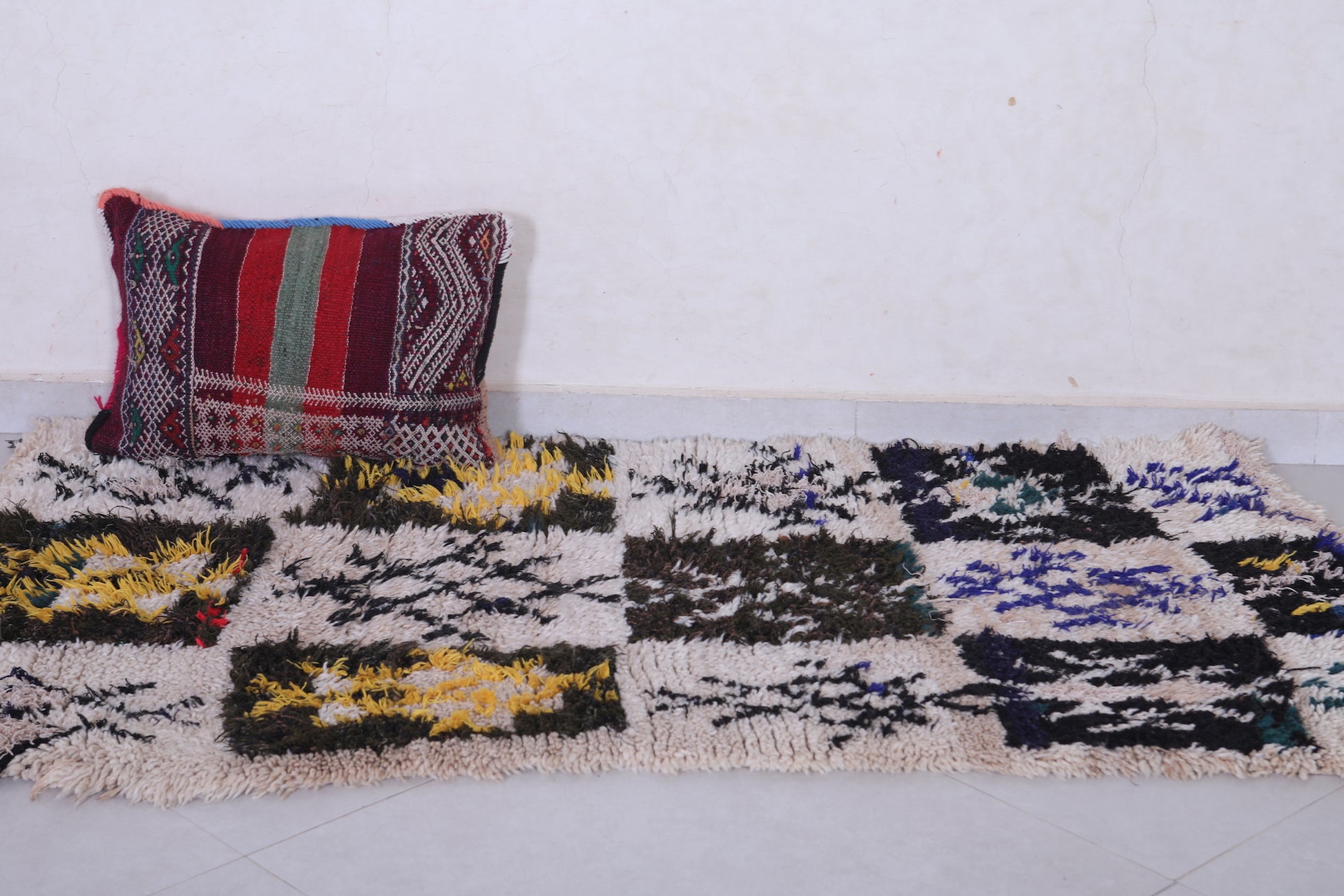 Vintage handmade moroccan berber runner rug  2.9 FT X 5.8 FT