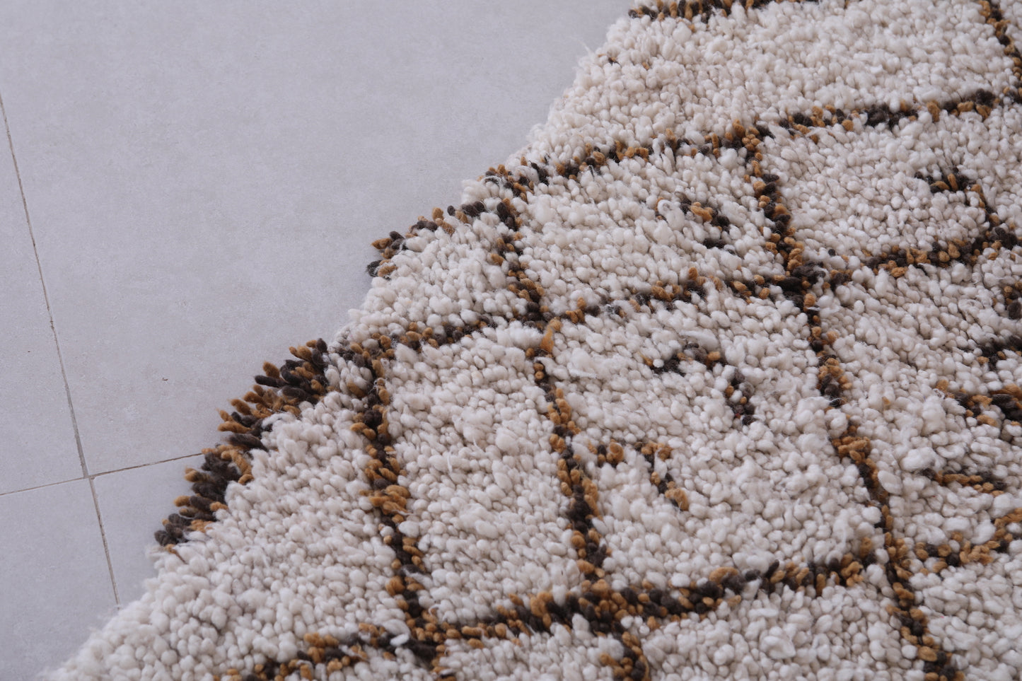 Vintage handmade moroccan berber runner rug 3.1 FT X 5.7 FT