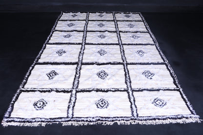 Large Moroccan Azilal rug 5.5 x 9.8 Feet