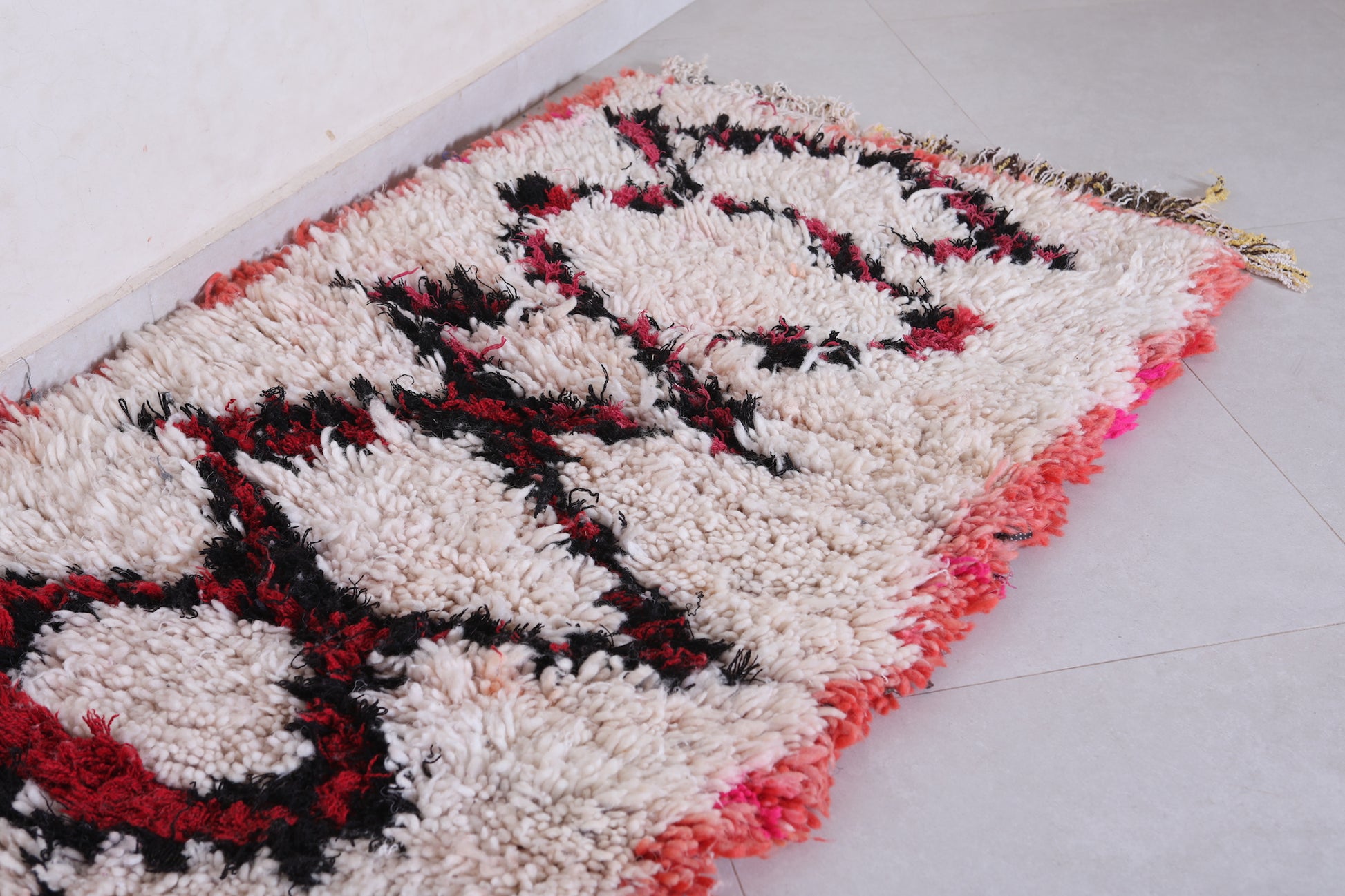 Vintage handmade moroccan berber runner rug 2.6 FT X 5.8 FT