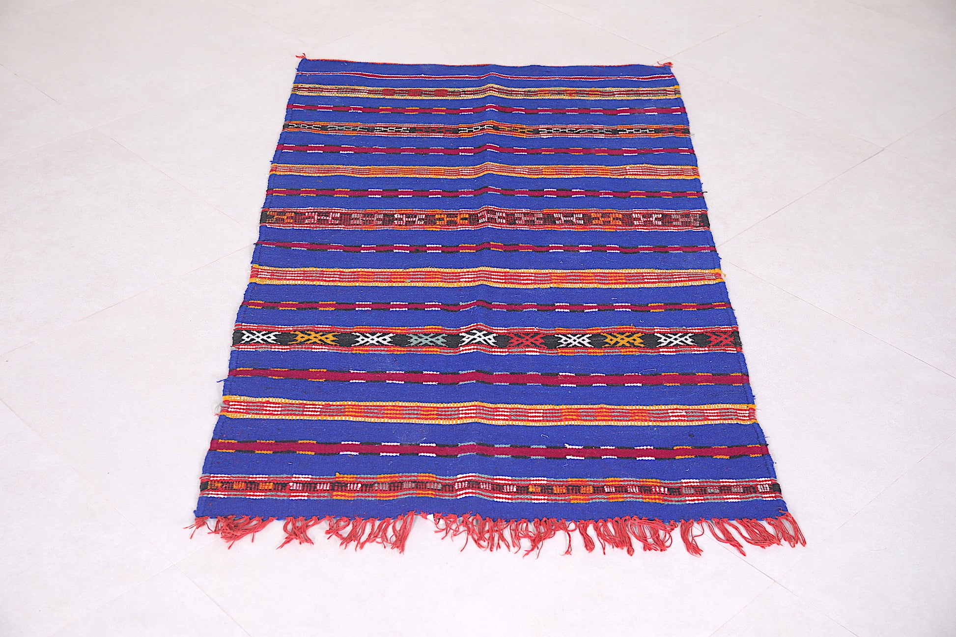 Moroccan rug 2.7 FT X 4.9 FT