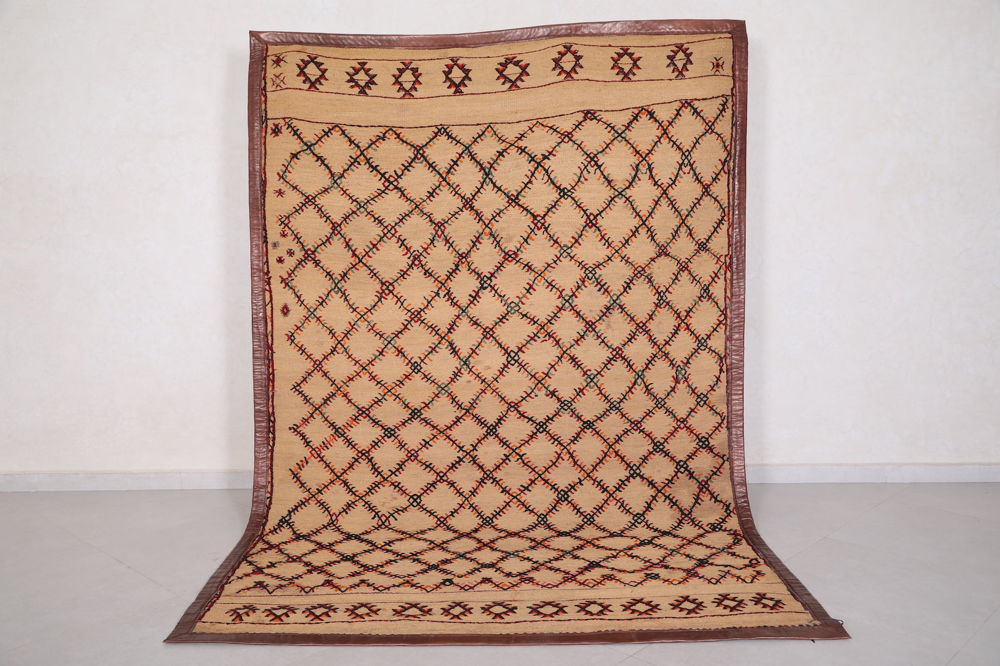 Moroccan rug 5.9 FT X 8.9 FT