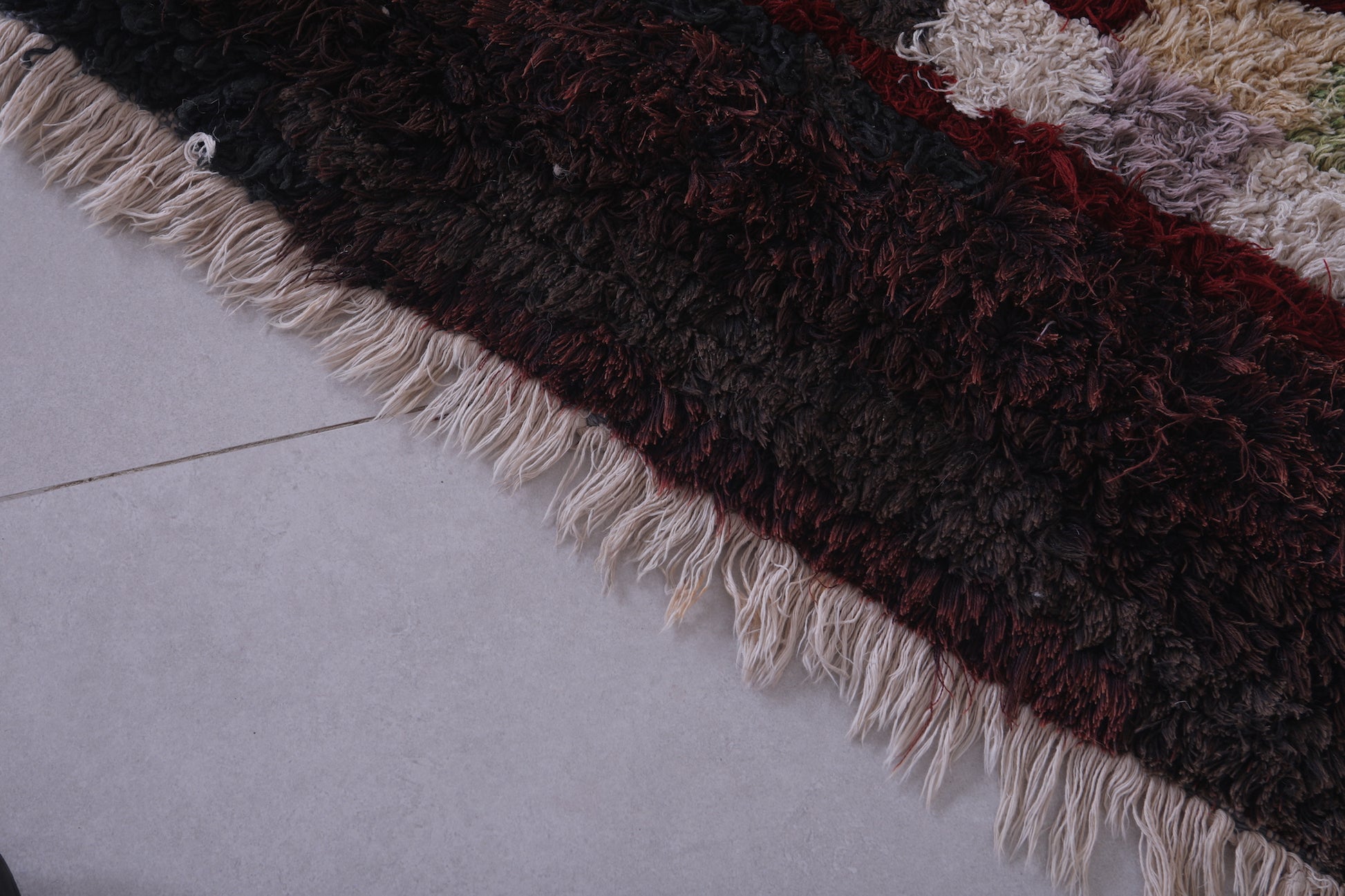 Vintage handmade moroccan berber rug 2.6 X 4.1 Feet