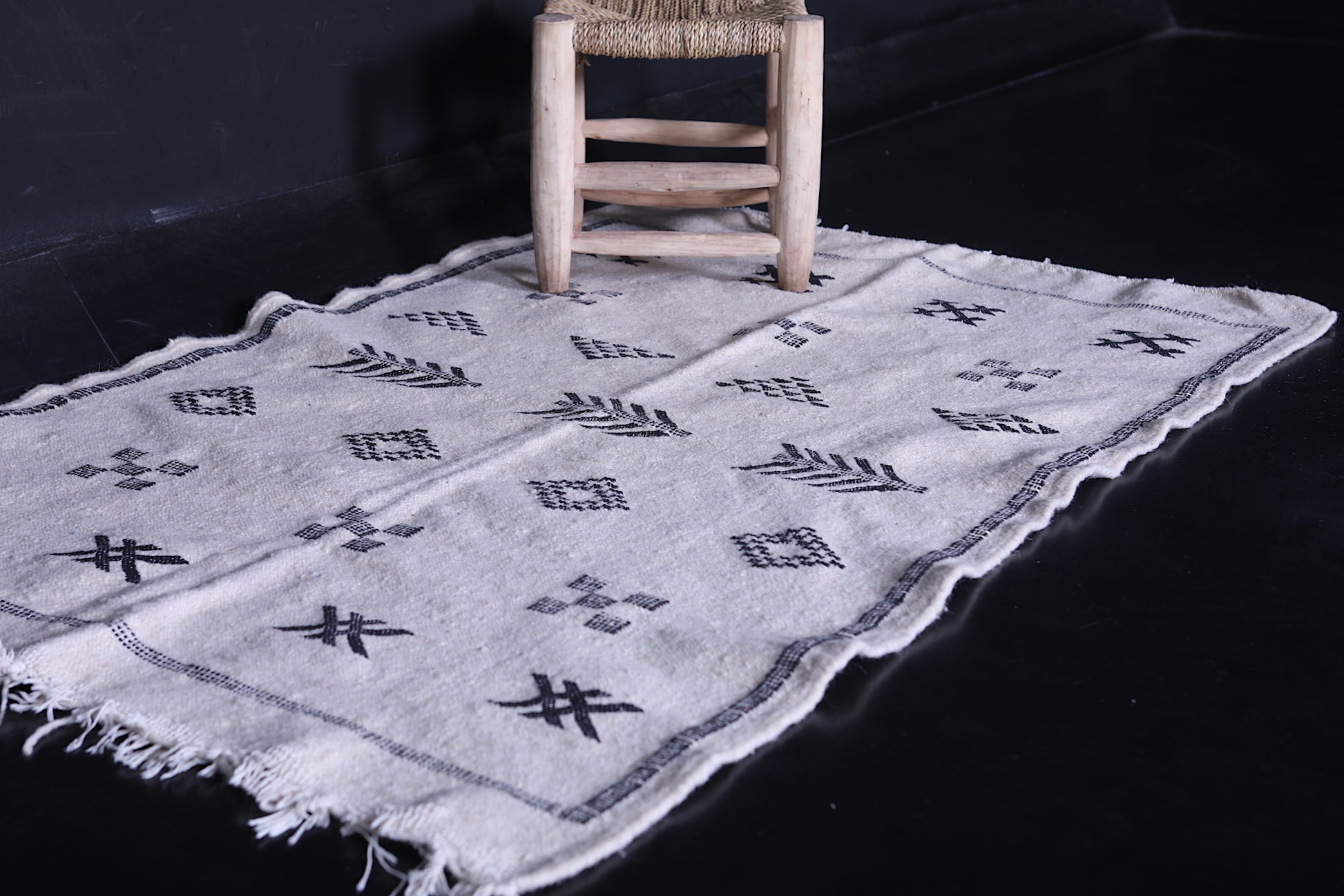 Handwoven Berber kilim rug 3.2 FT X 5 FT