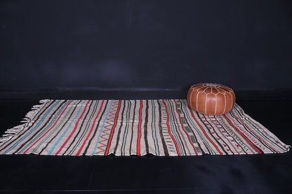 Moroccan rug 4.9 ft x 8.3 ft
