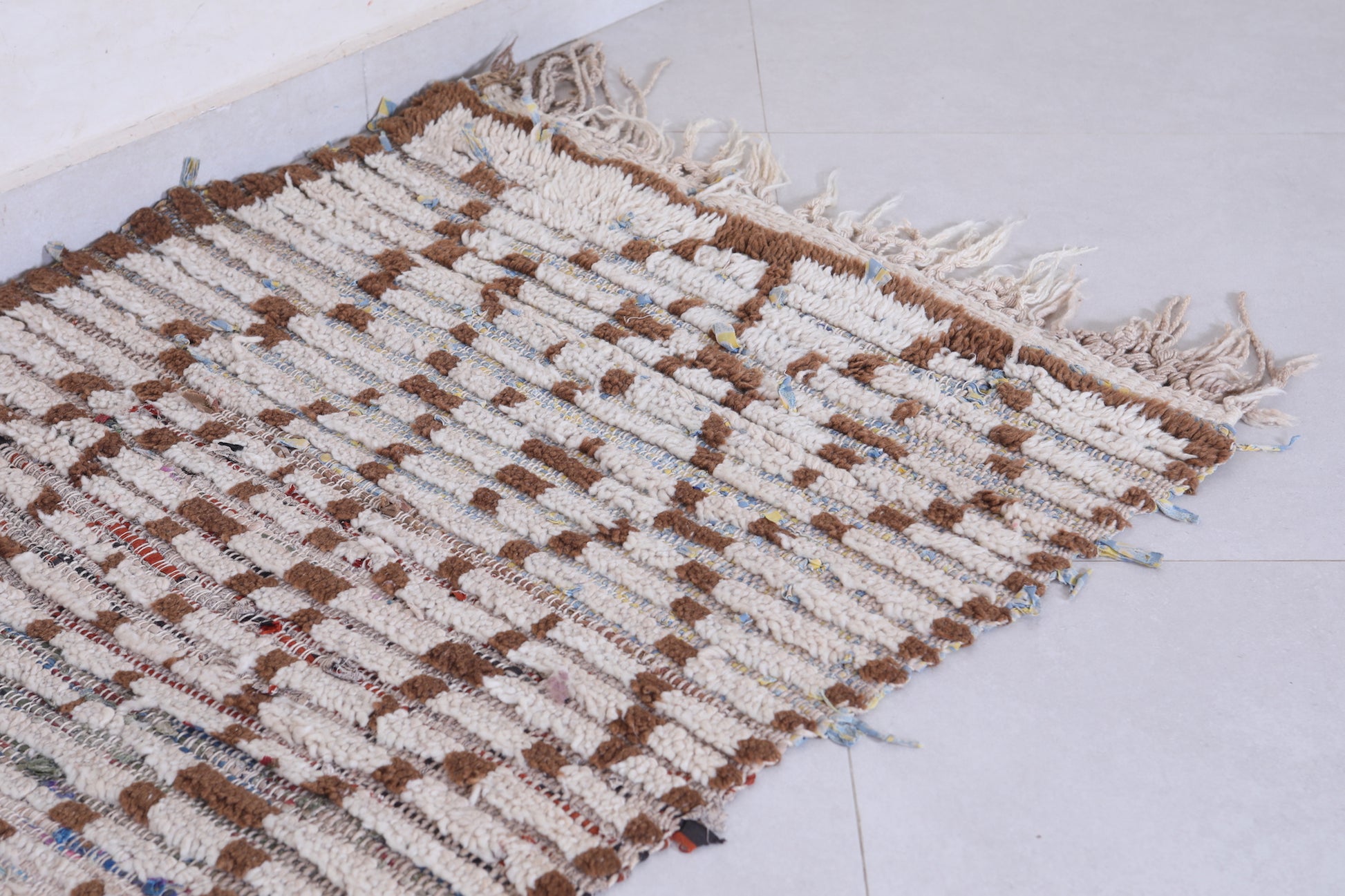 Vintage handmade moroccan berber runner rug 2.4 FT X 4.6 FT