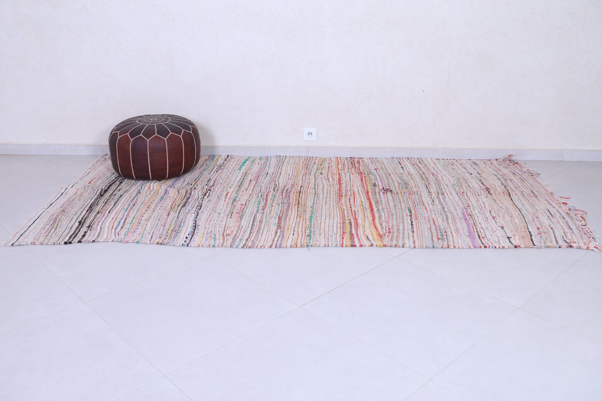 Vintage handmade moroccan berber rug 4.5 FT X 9.3 FT