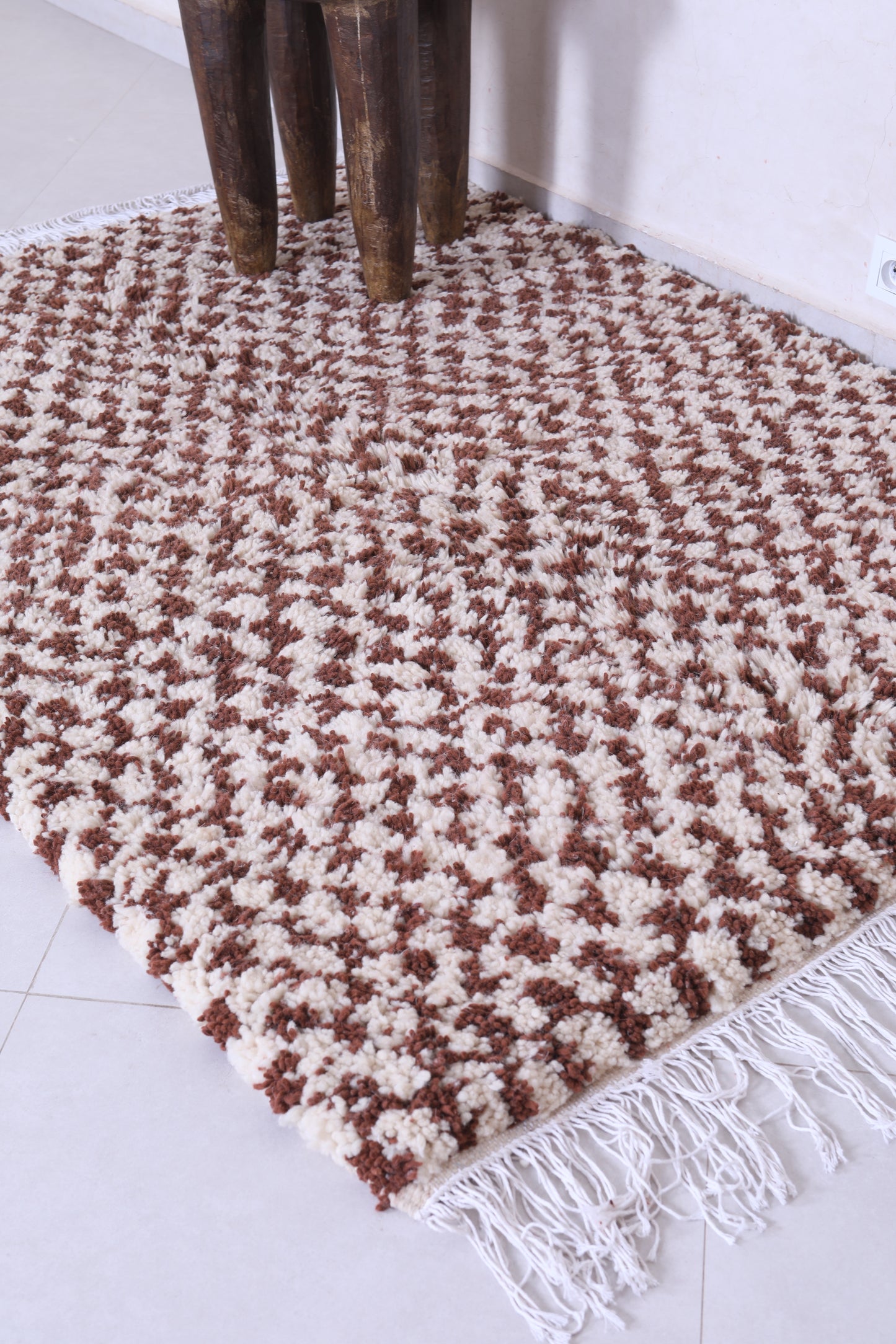 Shaggy brown and beige check rug 4.6 X 6.2 Feet