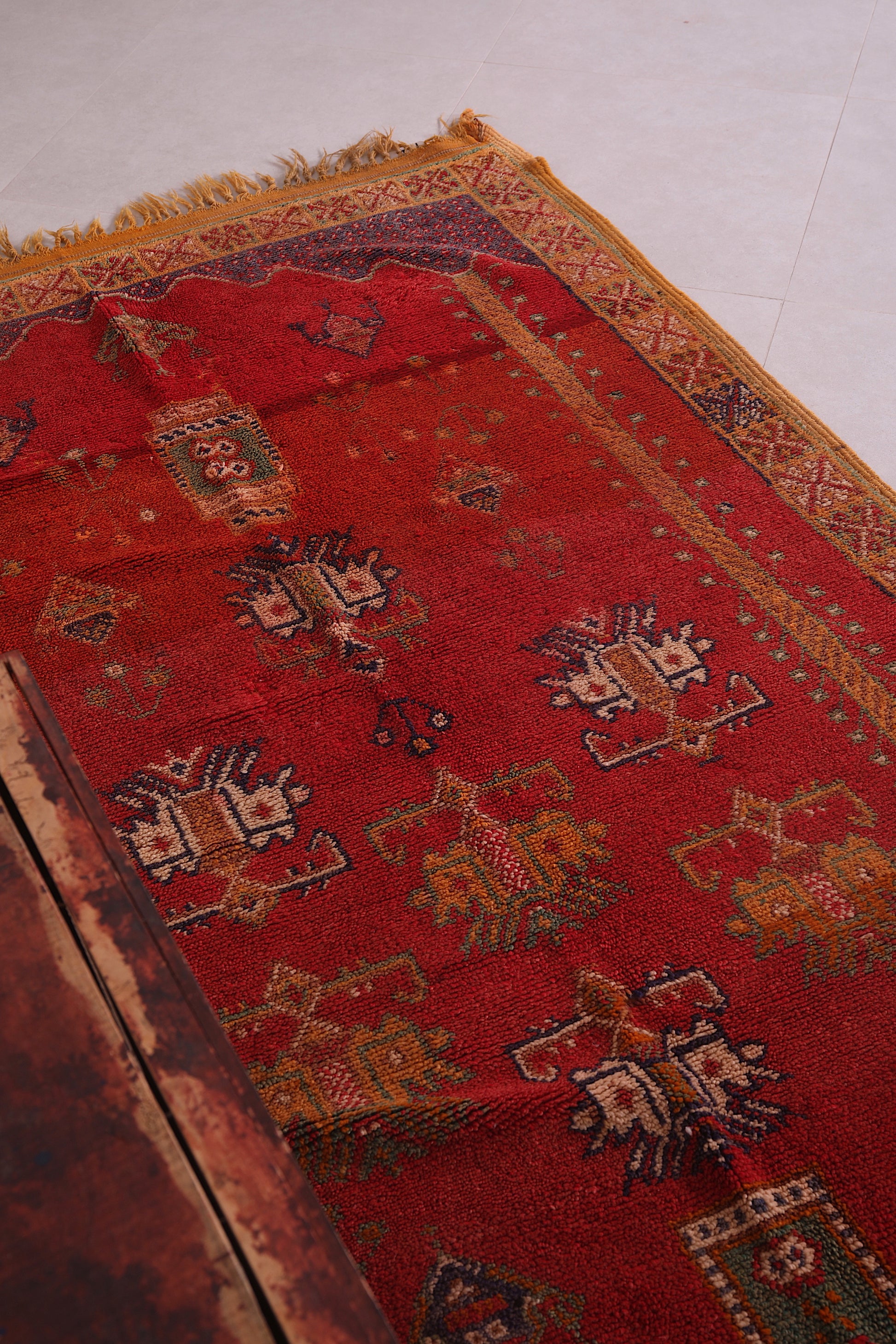 Vintage berber rug rug 4.4 x 7.9 Feet