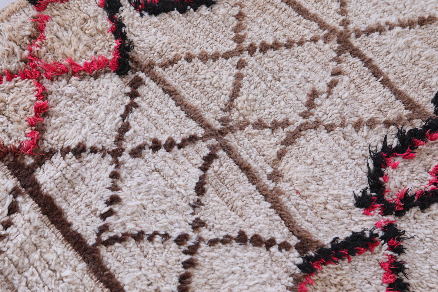 Vintage handmade moroccan berber runner rug 2.8 FT X 5.5 FT