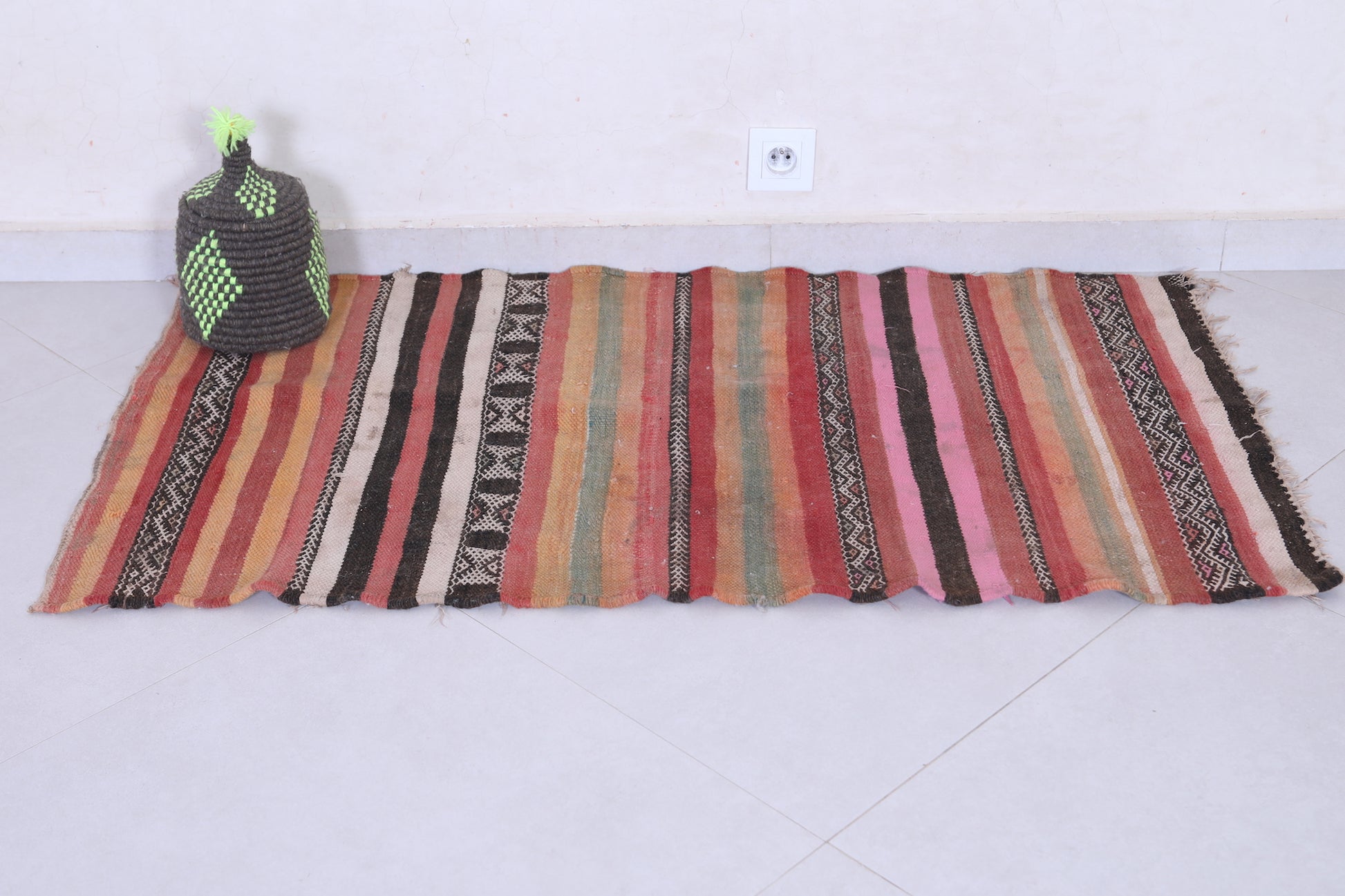 Vintage handmade moroccan handwoven kilim 2.4 FT X 4.3 FT
