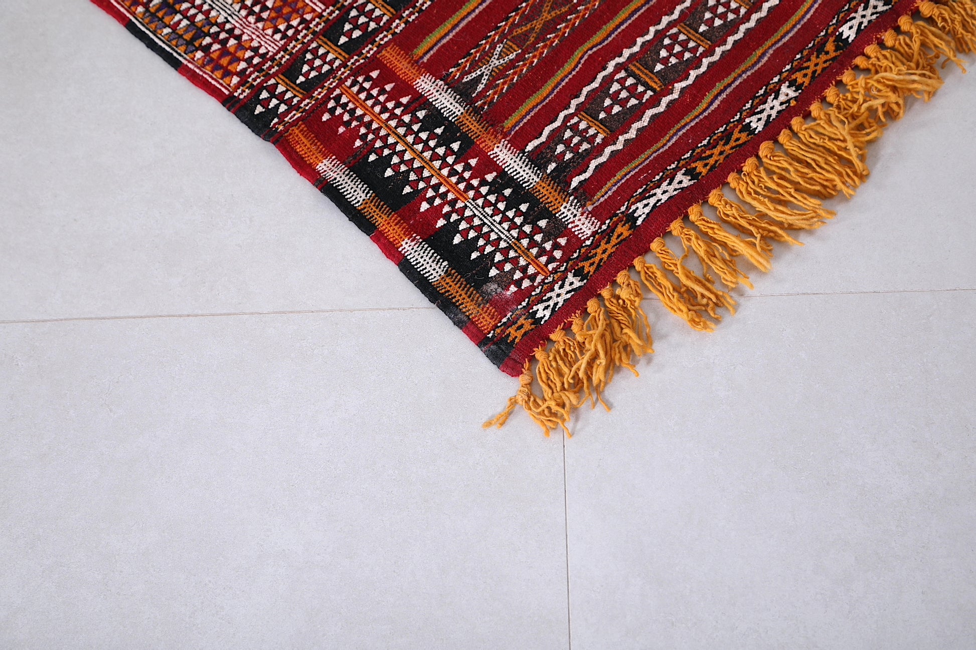 Handwoven Moroccan rug 3.7 ft x 5.6 ft