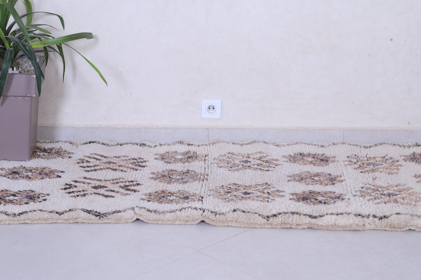 Vintage handmade moroccan berber runner rug 2.9 FT X 6.5 FT