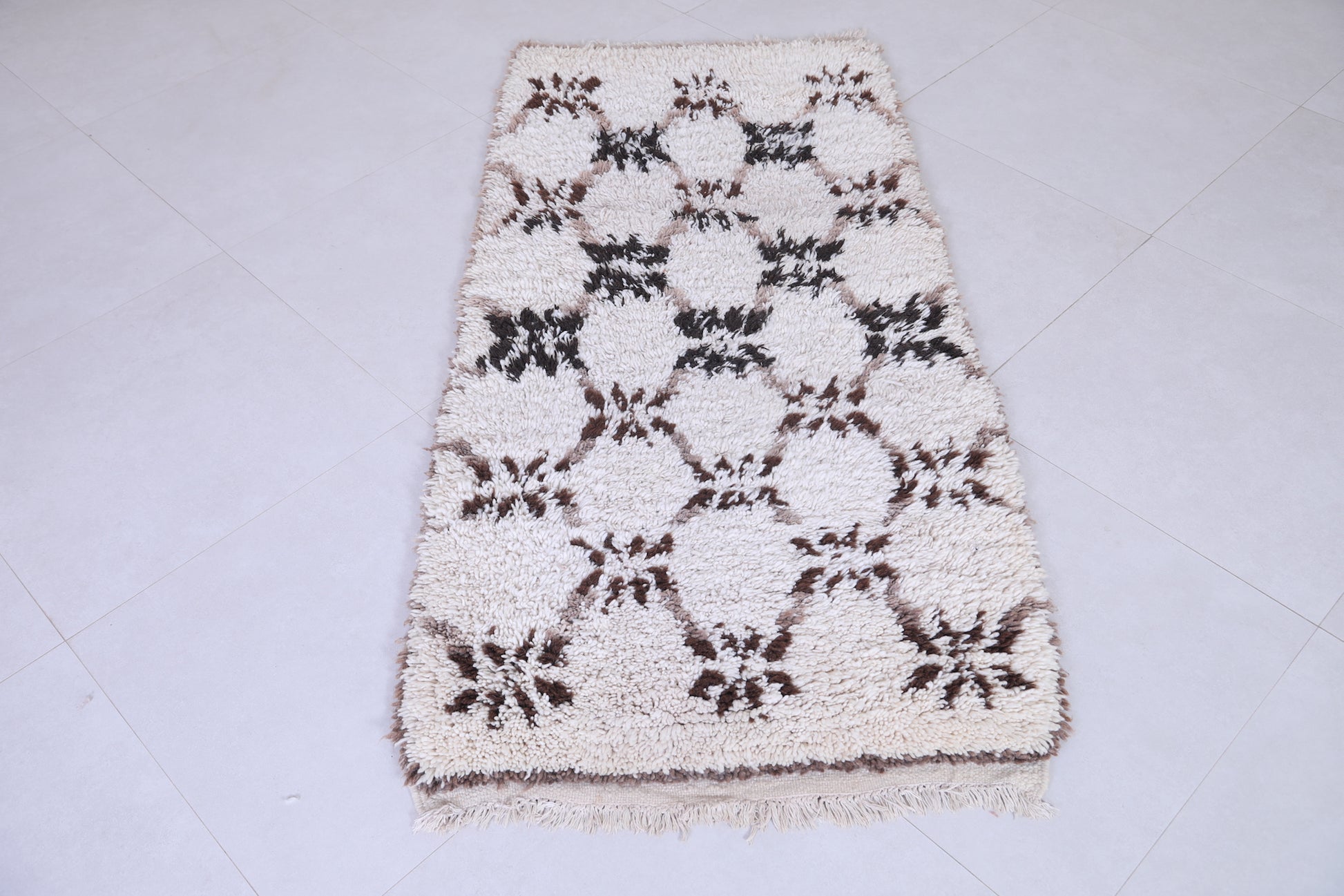 Vintage handmade moroccan berber runner rug  2.7 FT X 5.8 FT
