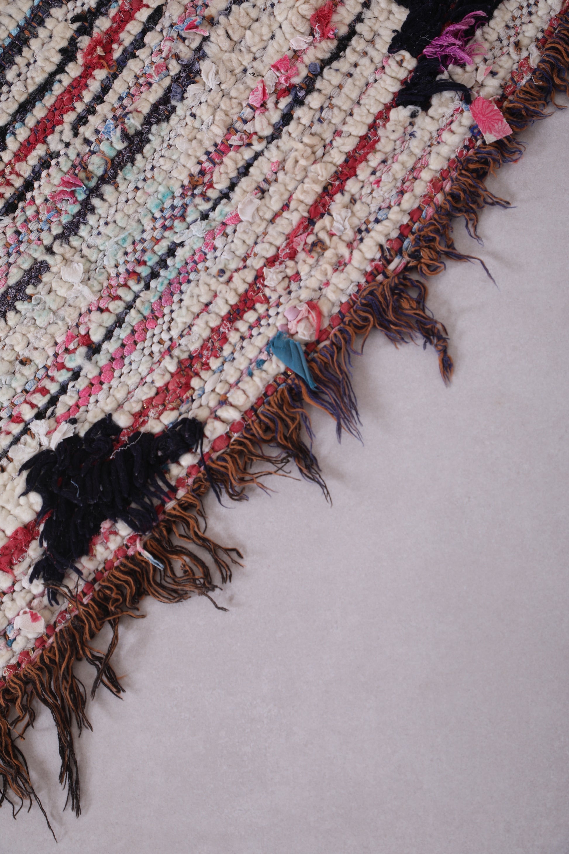 Vintage Moroccan rug 3.3 X 5 Feet
