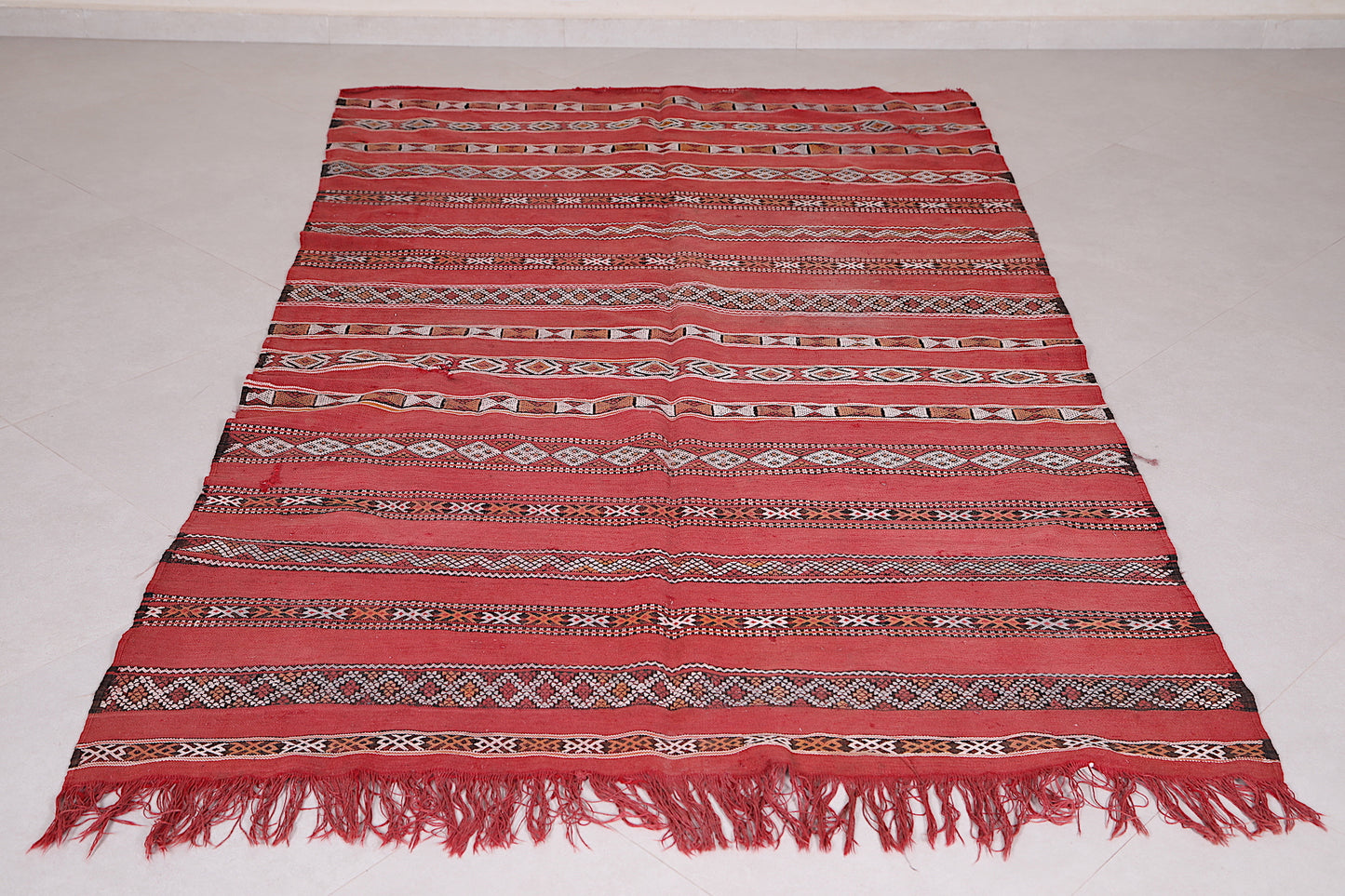 Hand woven Moroccan rug 4.7 FT X 8.1 FT