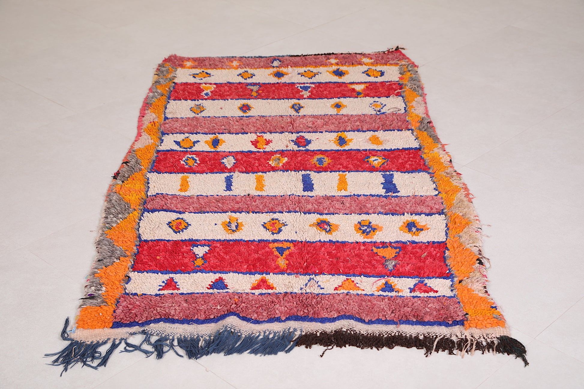 Colorful Berber rug 3.3 X 5.8 Feet